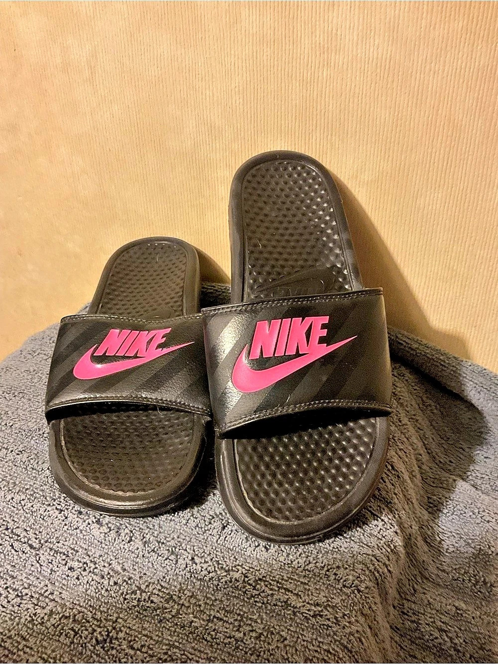 Nike Slides Black & Pink